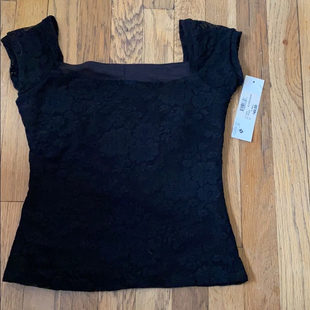 Necessary objects stretch shirt size can